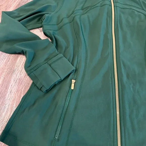 NEW with tags! Lululemon Define Jacket *Nulu
Everglade Green / Gold zipper Sz 14 - Picture 3 of 7